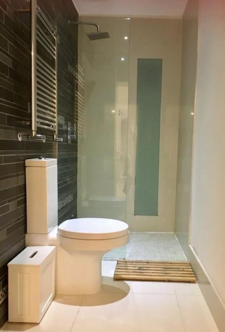 Earls Court Spacious Apartment Londra Esterno foto