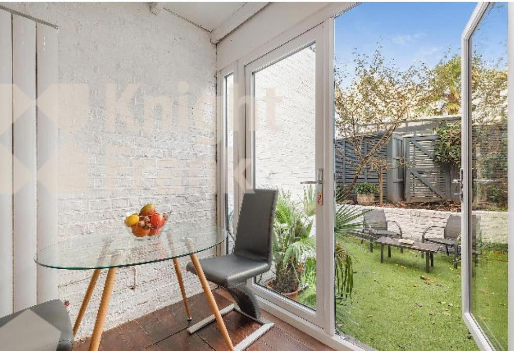 Earls Court Spacious Apartment Londra Esterno foto