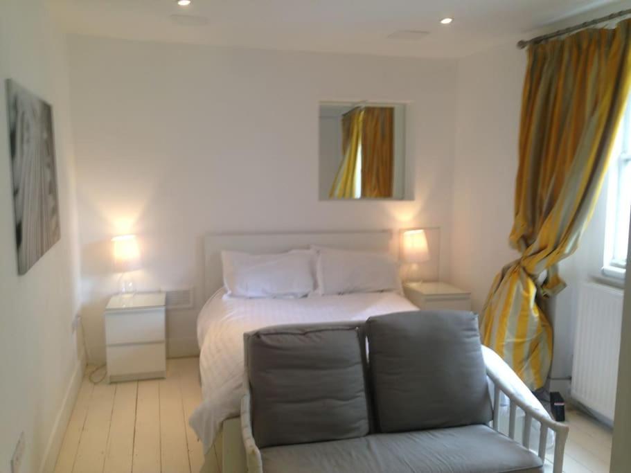 Earls Court Spacious Apartment Londra Esterno foto